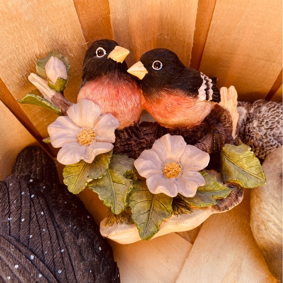 Vintage Collection of 2 🦆,🦉, Loons, 2 Robins, Bird House🖊️✏️ , New Wooden 🧺 - Picture 8 of 16